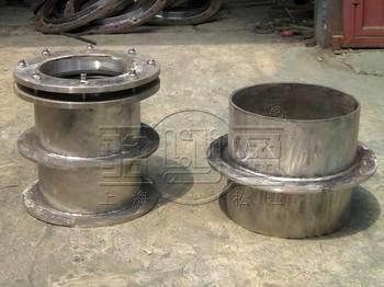 不銹鋼柔性防水套管和<a href=http://www.www.lamarhomegallery.com target=_blank class=infotextkey>剛性防水套管</a>